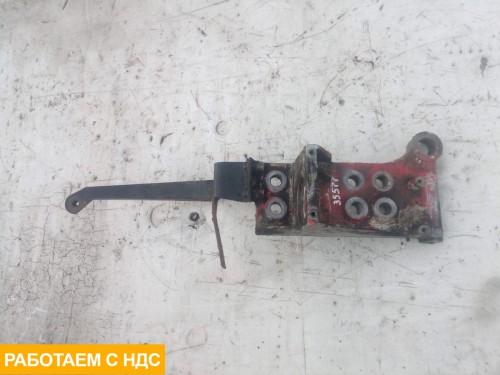 Кронштейн переднего бампера левый