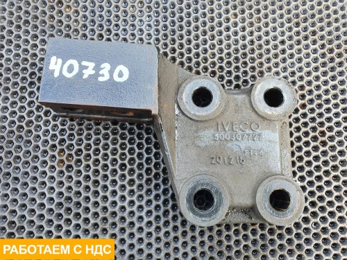 Кронштейн двигателя правый