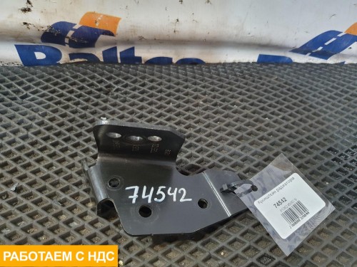 Кронштейн радиатора левый