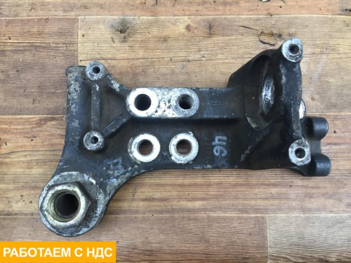 Кронштейн переднего бампера левый